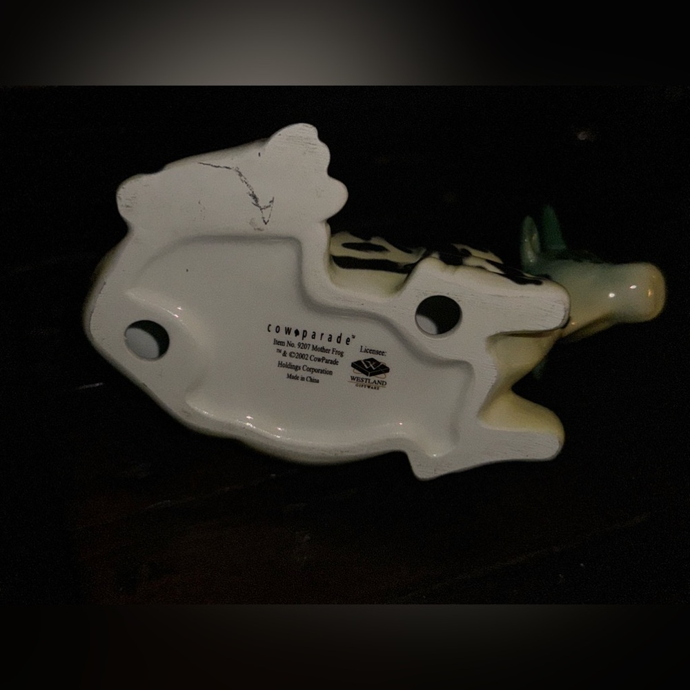 Cow Parade Ceramic Green Spotted Frog and Cow Figurine - Picture 5 of 5